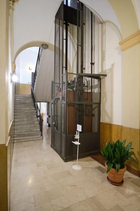 Lussuoso Appartamento Nel Cuore Del Centro Storico Bolonia Zewnętrze zdjęcie